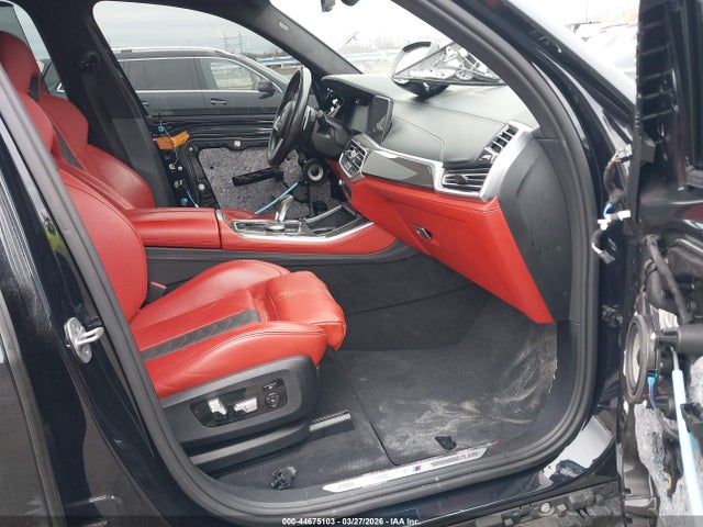 44675103 :رقم المزاد ، 5YMJU0C01N9J62542 vin ، 2022 Bmw X5 M مزاد بيع
