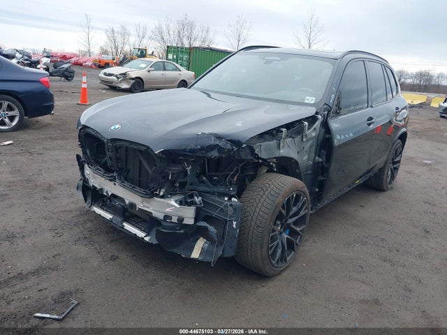 44675103 :رقم المزاد ، 5YMJU0C01N9J62542 vin ، 2022 Bmw X5 M مزاد بيع