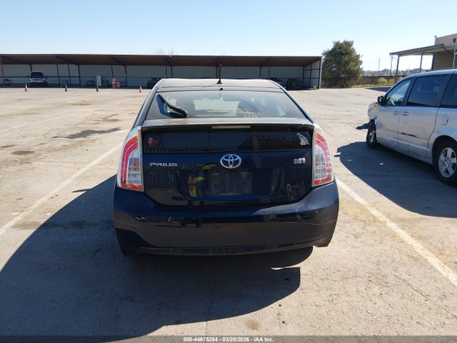 Toyota Prius Two 2015 JTDKN3DU8F0461853 Image 17