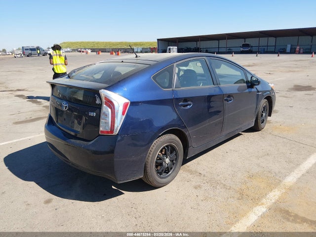 Toyota Prius Two 2015 JTDKN3DU8F0461853 Image 4