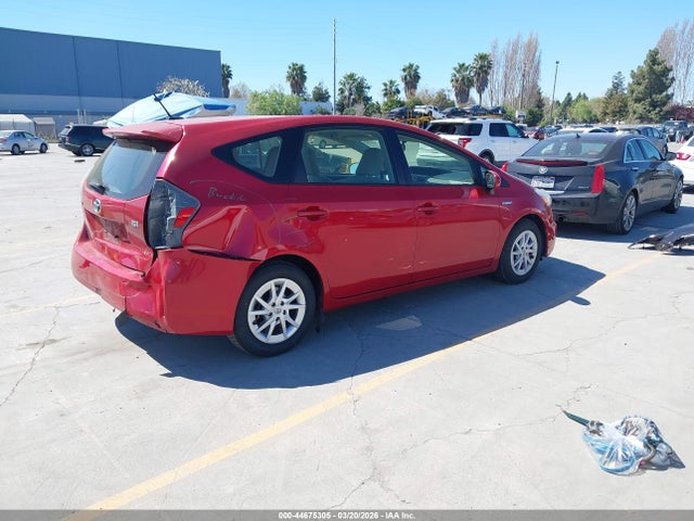 Toyota Prius V Three 2014 JTDZN3EU4E3335449 Image 4