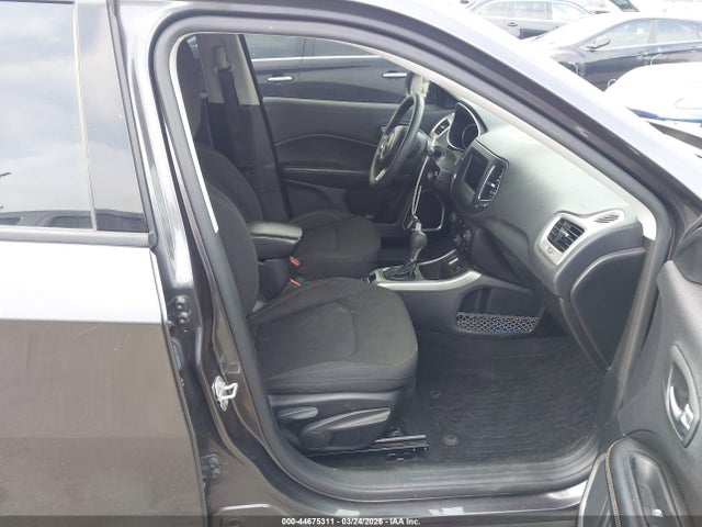 44675311 :رقم المزاد ، 3C4NJCAB5LT134059 vin ، 2020 Jeep Compass Sport Fwd مزاد بيع