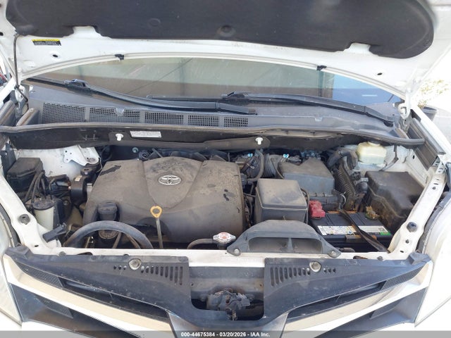 2018 TOYOTA SIENNA 5TDKZ3DC7JS912045 Photo 9