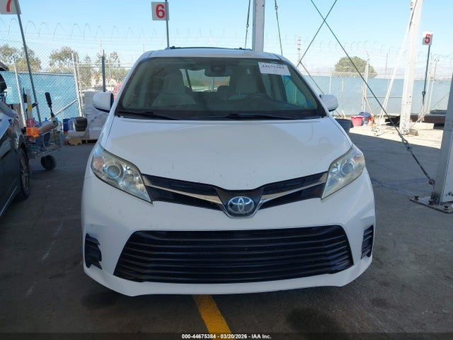 5TDKZ3DC7JS912045 Toyota Sienna Le 8 Passenger