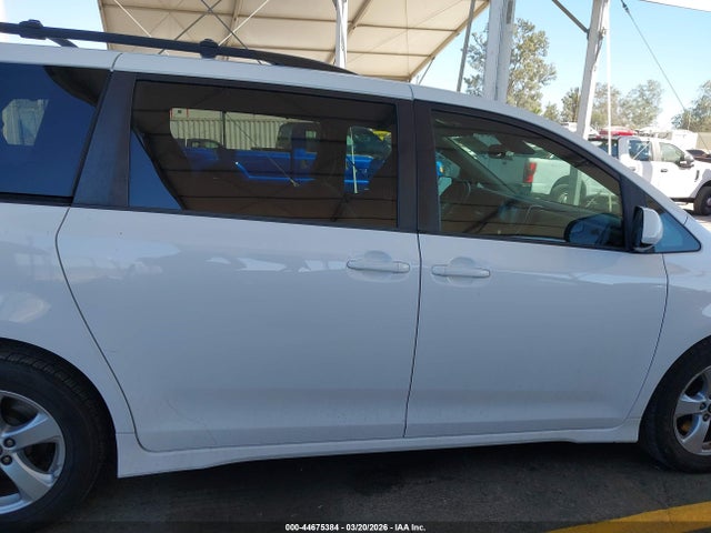 5TDKZ3DC7JS912045 Toyota Sienna Le 8 Passenger