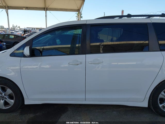 5TDKZ3DC7JS912045 Toyota Sienna Le 8 Passenger