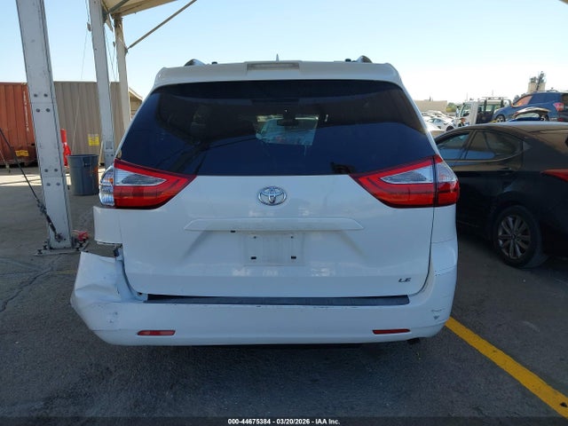 5TDKZ3DC7JS912045 Toyota Sienna Le 8 Passenger