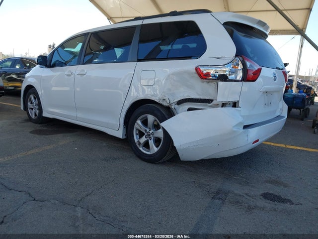 2018 TOYOTA SIENNA 5TDKZ3DC7JS912045 Photo 2