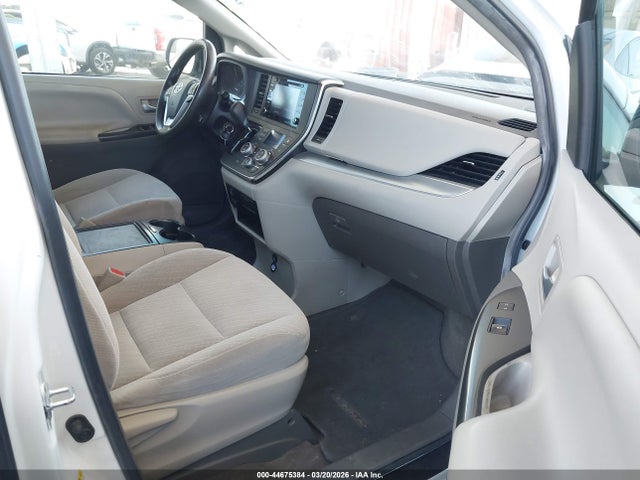 2018 TOYOTA SIENNA 5TDKZ3DC7JS912045 Photo 4