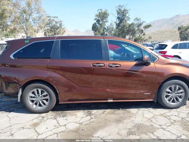 Toyota SIENNA XLE 2021 5TDYRKEC5MS043128 Image 14