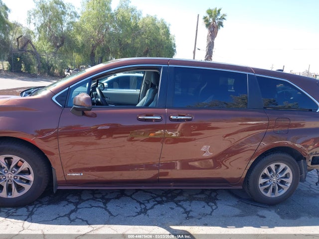 Toyota SIENNA XLE 2021 5TDYRKEC5MS043128 Image 15