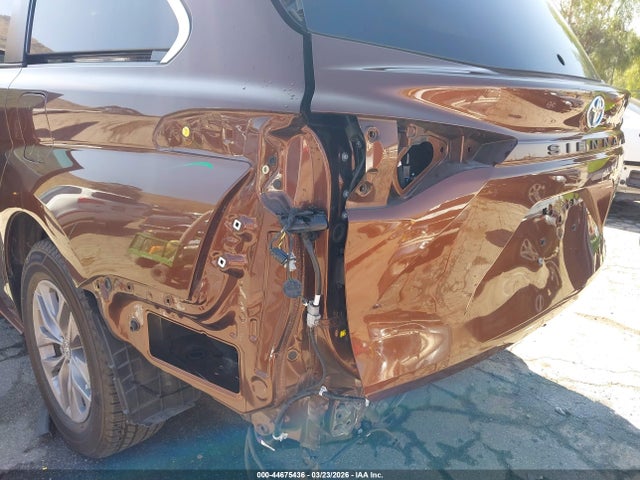 Toyota SIENNA XLE 2021 5TDYRKEC5MS043128 Image 18