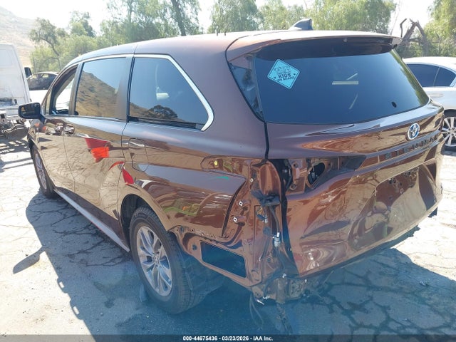 Toyota SIENNA XLE 2021 5TDYRKEC5MS043128 Image 3