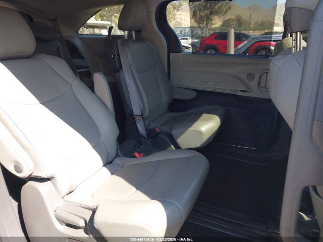 Toyota SIENNA XLE 2021 5TDYRKEC5MS043128 Image 8