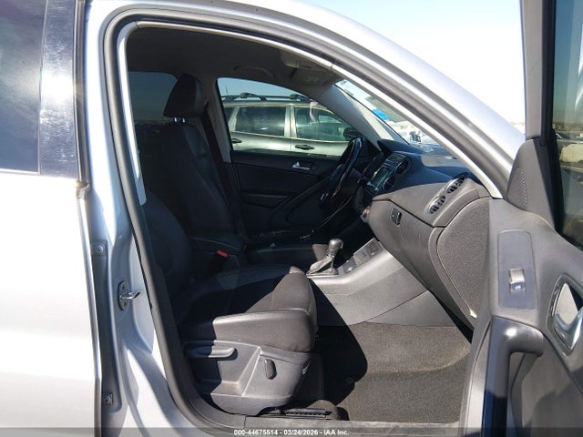 WVGAV3AXXEW599640 Volkswagen TIGUAN SE