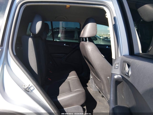 WVGAV3AXXEW599640 Volkswagen TIGUAN SE