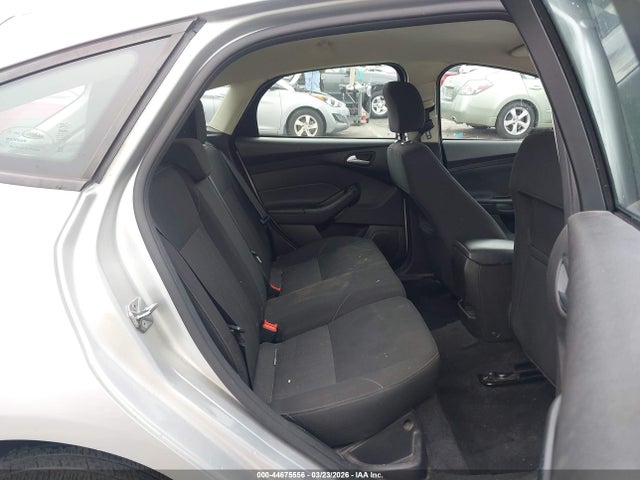 1FADP3K27HL278195 Ford FOCUS SE