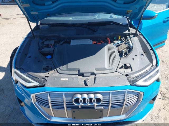 44675653 :رقم المزاد ، WA1VAAGE6KB009636 vin ، 2019 Audi E-tron Premium Plus مزاد بيع