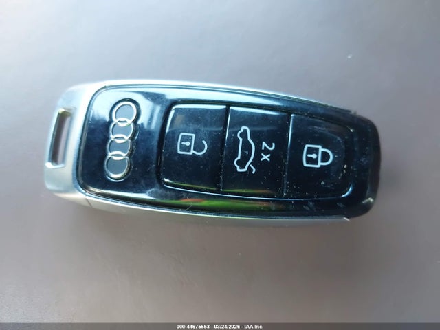 44675653 :رقم المزاد ، WA1VAAGE6KB009636 vin ، 2019 Audi E-tron Premium Plus مزاد بيع