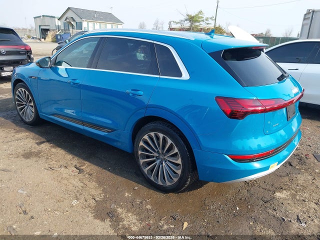 44675653 :رقم المزاد ، WA1VAAGE6KB009636 vin ، 2019 Audi E-tron Premium Plus مزاد بيع