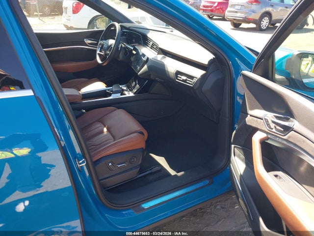 44675653 :رقم المزاد ، WA1VAAGE6KB009636 vin ، 2019 Audi E-tron Premium Plus مزاد بيع