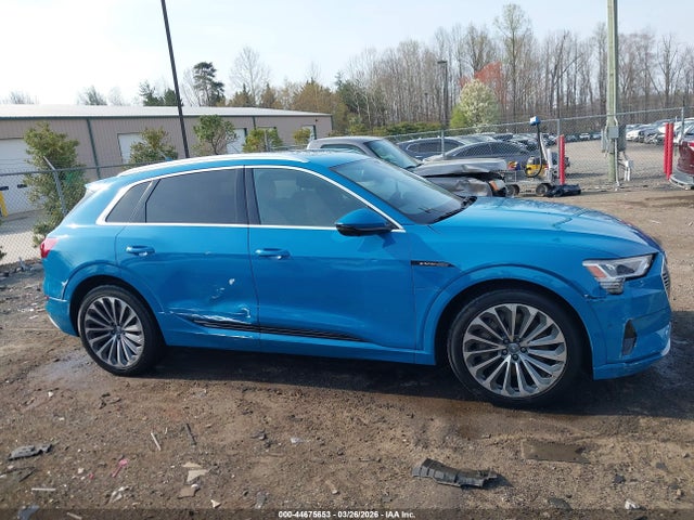 44675653 :رقم المزاد ، WA1VAAGE6KB009636 vin ، 2019 Audi E-tron Premium Plus مزاد بيع
