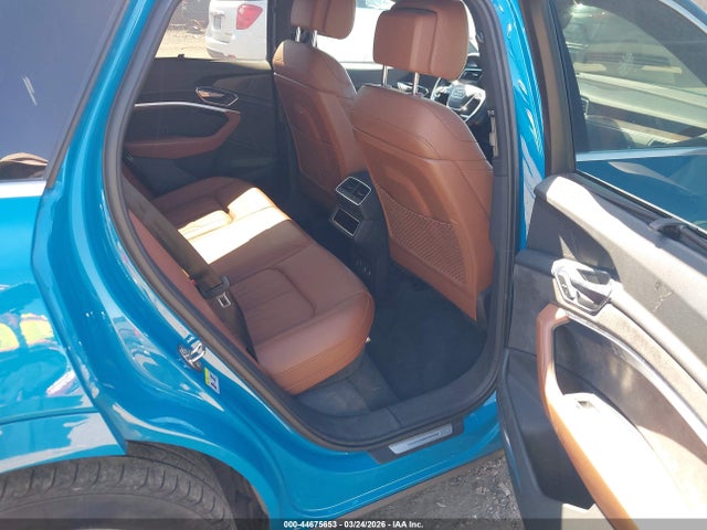 44675653 :رقم المزاد ، WA1VAAGE6KB009636 vin ، 2019 Audi E-tron Premium Plus مزاد بيع