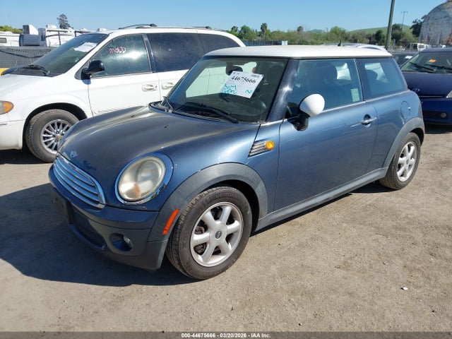 2010 MINI COOPER WMWMF3C53ATZ65473 Photo 1