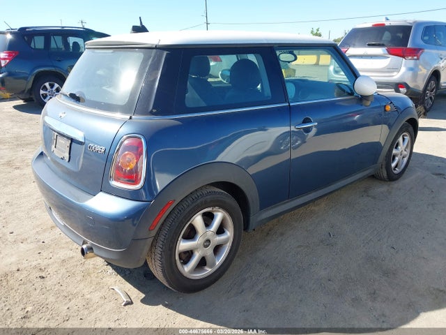 2010 MINI COOPER WMWMF3C53ATZ65473 Photo 3