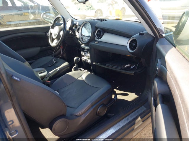 2010 MINI COOPER WMWMF3C53ATZ65473 Photo 4