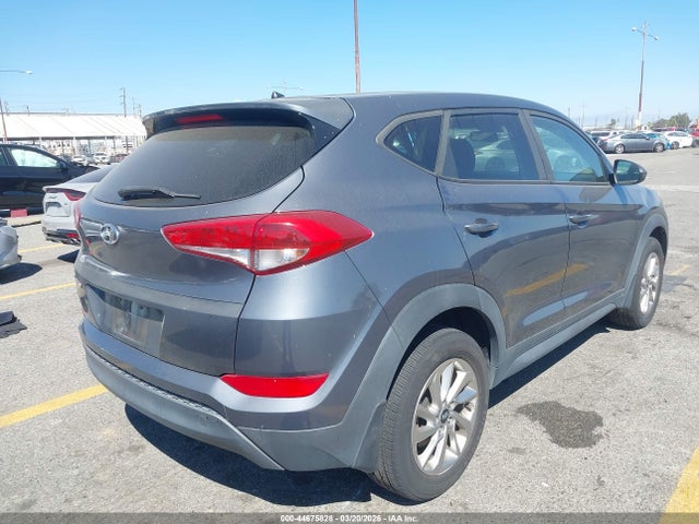 KM8J23A46JU811275 Hyundai TUCSON SE