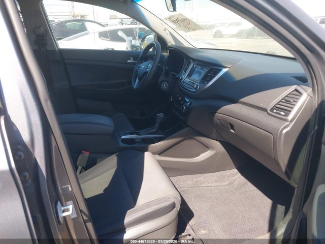 KM8J23A46JU811275 Hyundai TUCSON SE