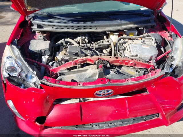 Toyota Prius C Two 2014 JTDKDTB33E1062631 Image 10