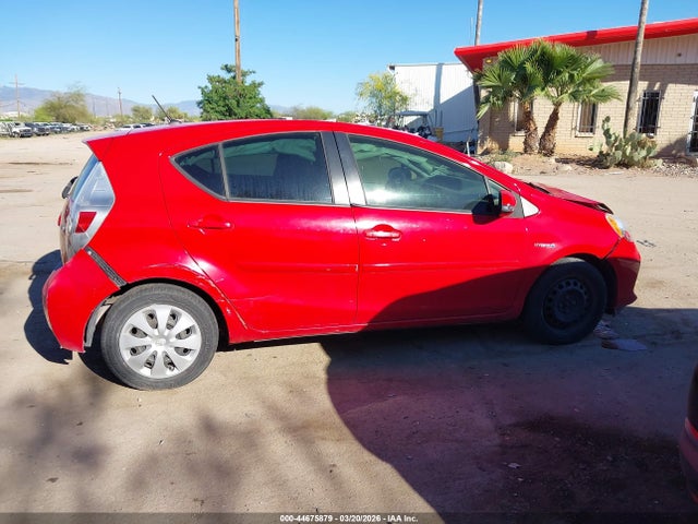 Toyota Prius C Two 2014 JTDKDTB33E1062631 Image 13