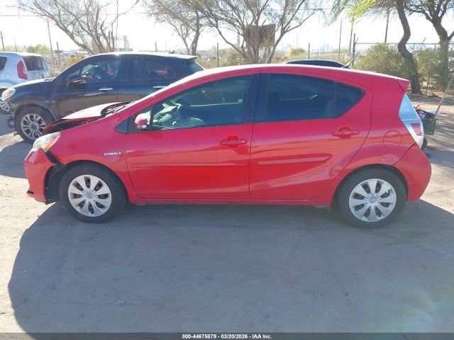 Toyota Prius C Two 2014 JTDKDTB33E1062631 Image 14