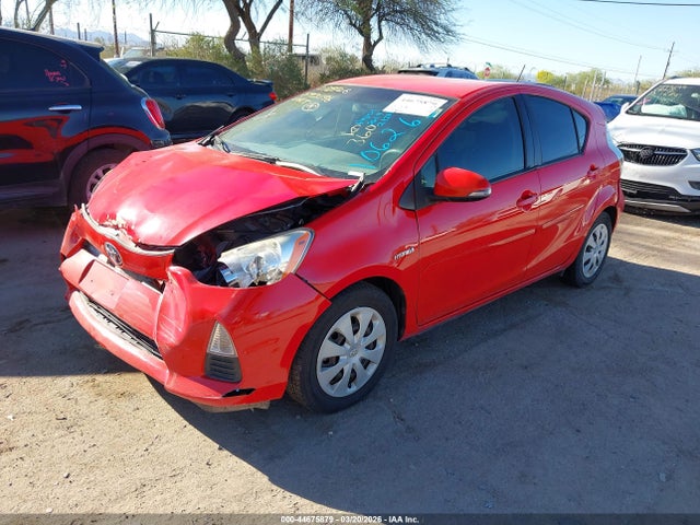 Toyota Prius C Two 2014 JTDKDTB33E1062631 Image 2