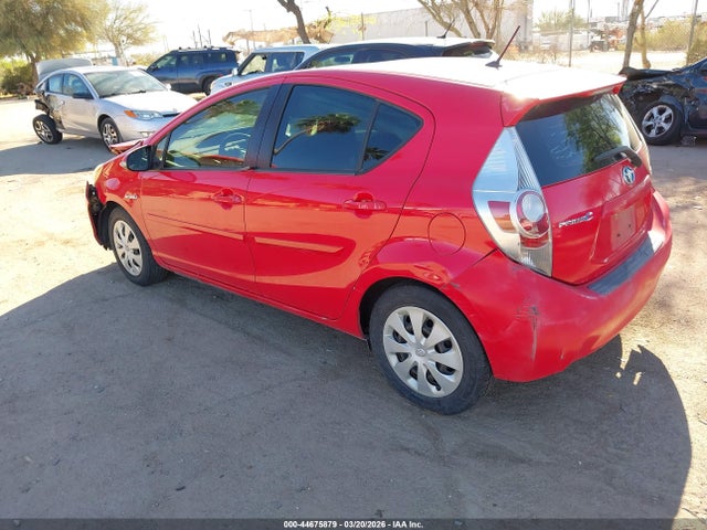 Toyota Prius C Two 2014 JTDKDTB33E1062631 Image 3
