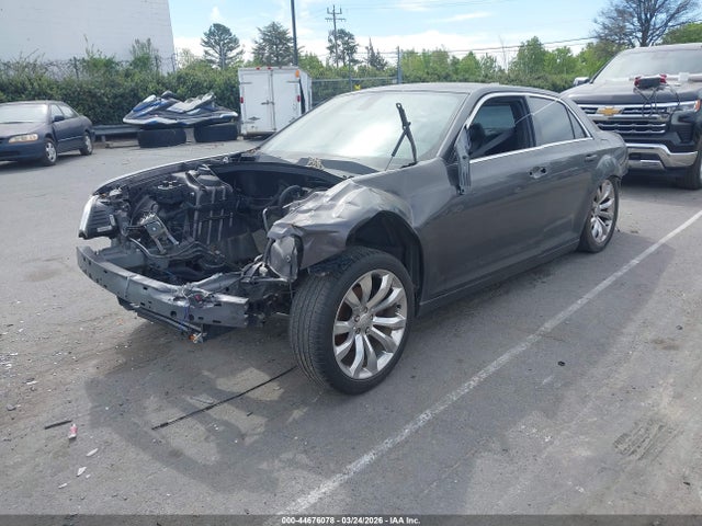 44676078 :رقم المزاد ، 2C3CCAAG5JH232360 vin ، 2018 Chrysler 300 Touring L مزاد بيع