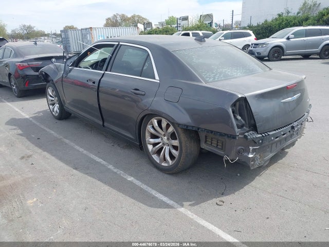 44676078 :رقم المزاد ، 2C3CCAAG5JH232360 vin ، 2018 Chrysler 300 Touring L مزاد بيع