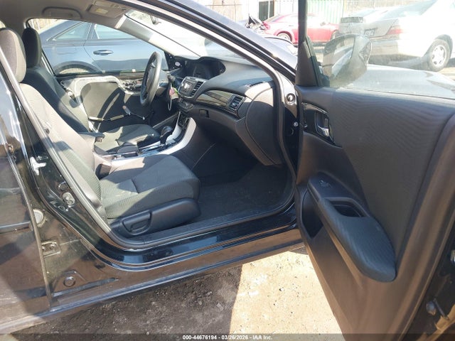 44676194 :رقم المزاد ، 1HGCR2F39HA270738 vin ، 2017 Honda Accord Lx مزاد بيع