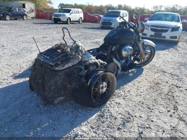 Harley-Davidson Flrt Free Wheeler 2016 1HD1MCM18GB856494 Image 4