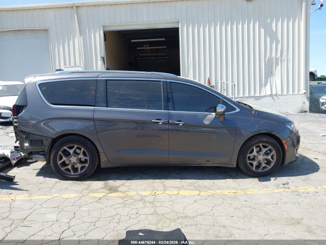 2017 Chrysler Pacifica Limited მანქანა იყიდება აუქციონზე, vin: 2C4RC1GG9HR734953, აუქციონის ნომერი: 44676244
