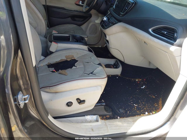 2017 Chrysler Pacifica Limited მანქანა იყიდება აუქციონზე, vin: 2C4RC1GG9HR734953, აუქციონის ნომერი: 44676244