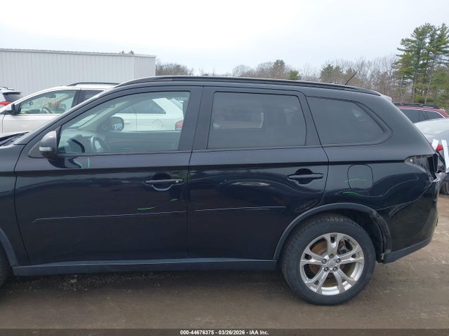 2015 Mitsubishi Outlander Se მანქანა იყიდება აუქციონზე, vin: JA4AZ3A32FZ004683, აუქციონის ნომერი: 44676375