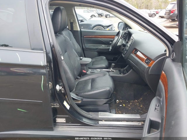 2015 Mitsubishi Outlander Se მანქანა იყიდება აუქციონზე, vin: JA4AZ3A32FZ004683, აუქციონის ნომერი: 44676375