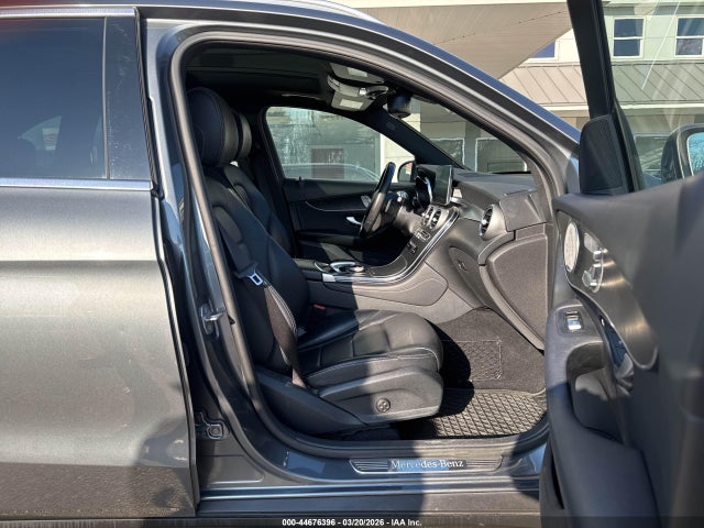 44676396 :رقم المزاد ، WDC0G4KB6HF256664 vin ، 2017 Mercedes-benz Glc 300 4matic مزاد بيع