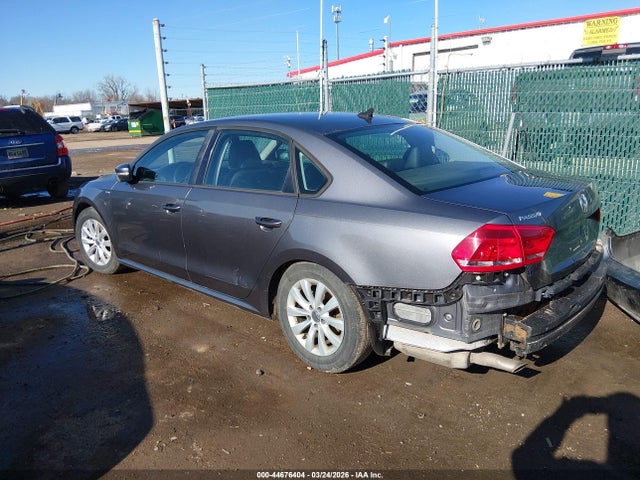 2015 VOLKSWAGEN PASSAT 1VWAT7A33FC017196 Photo 2