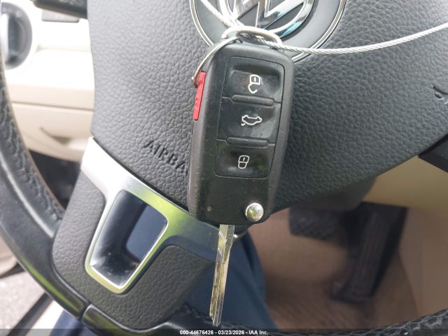 2013 Volkswagen Passat 2.5l Se მანქანა იყიდება აუქციონზე, vin: 1VWBP7A39DC122041, აუქციონის ნომერი: 44676426