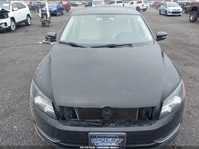 2013 Volkswagen Passat 2.5l Se მანქანა იყიდება აუქციონზე, vin: 1VWBP7A39DC122041, აუქციონის ნომერი: 44676426