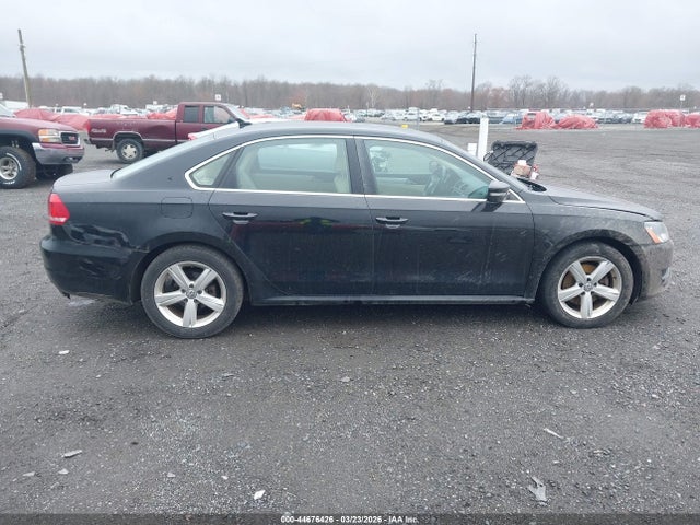 2013 Volkswagen Passat 2.5l Se მანქანა იყიდება აუქციონზე, vin: 1VWBP7A39DC122041, აუქციონის ნომერი: 44676426